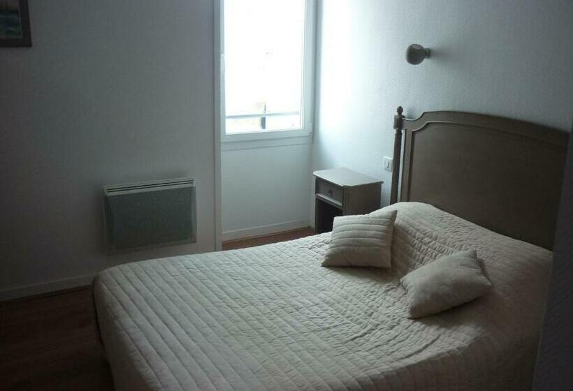 غرفة قياسية, L Estacade