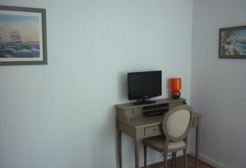 غرفة قياسية, L Estacade