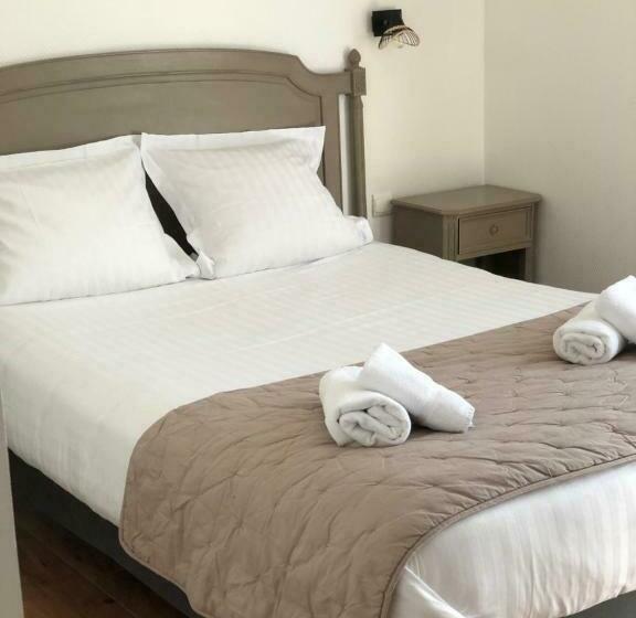 غرفة قياسية, L Estacade