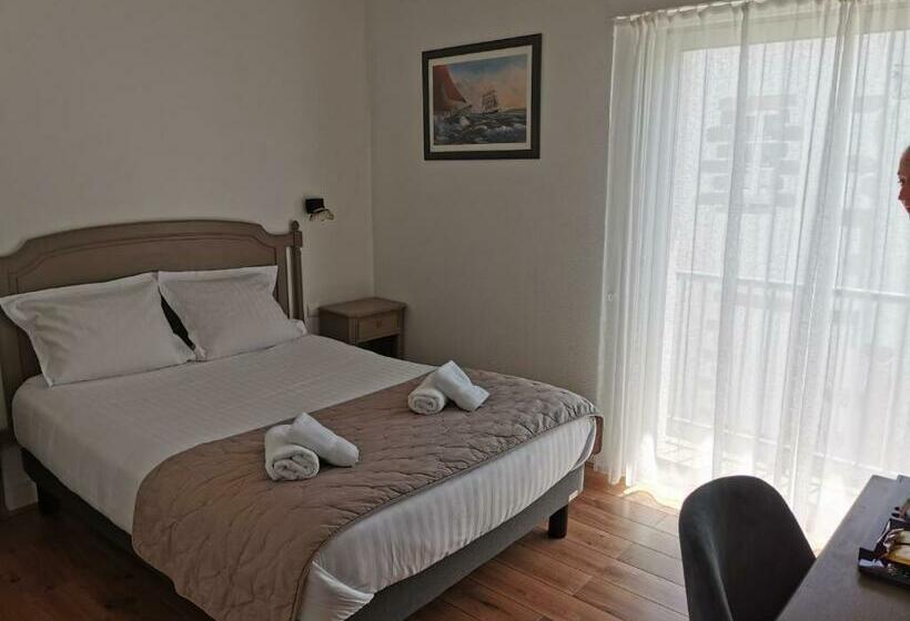 غرفة قياسية, L Estacade