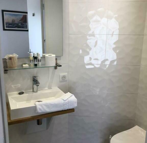 غرفة قياسية, L Estacade