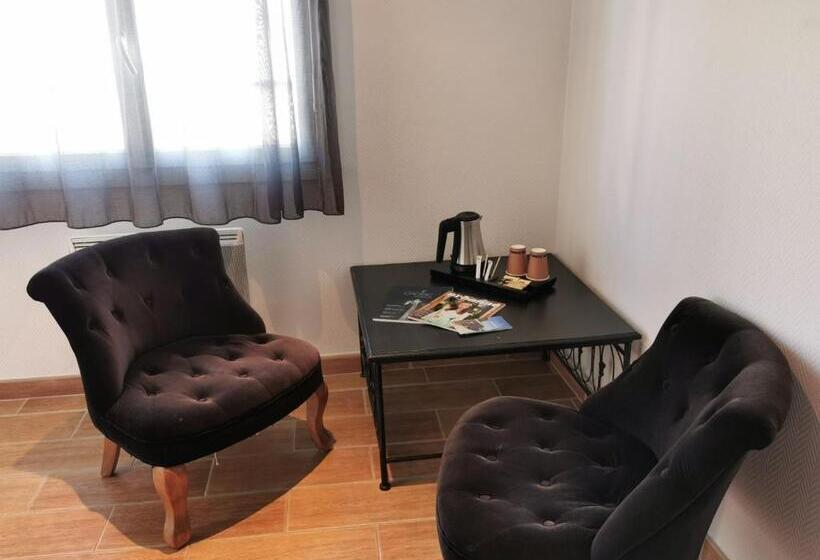 غرفة قياسية, L Estacade