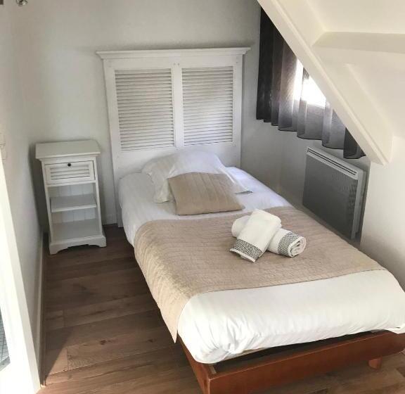 غرفة قياسية ثلاثية, L Estacade