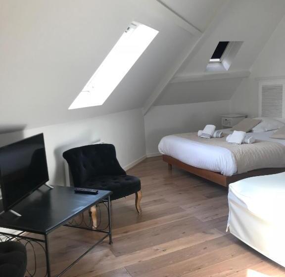 غرفة قياسية ثلاثية, L Estacade