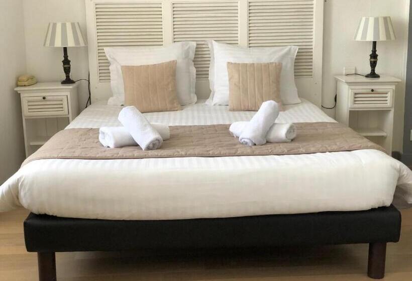 غرفة قياسية ذات إطلالة, L Estacade