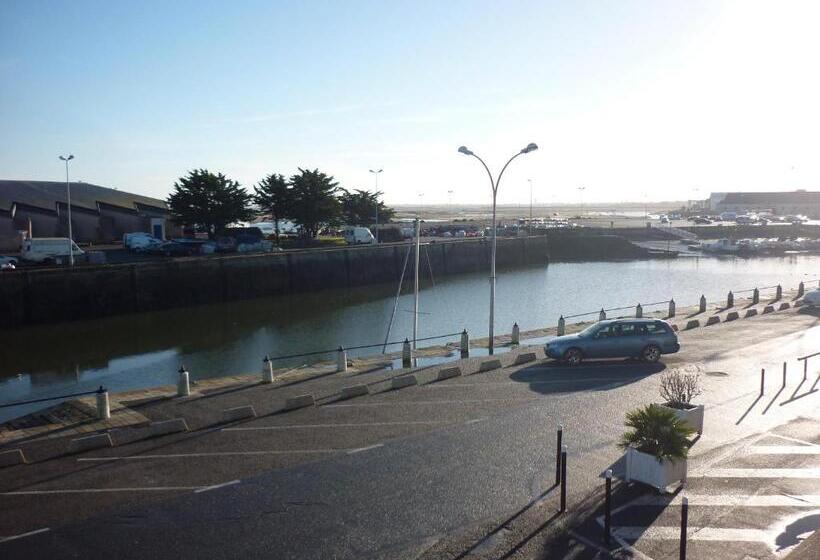 غرفة قياسية ذات إطلالة, L Estacade