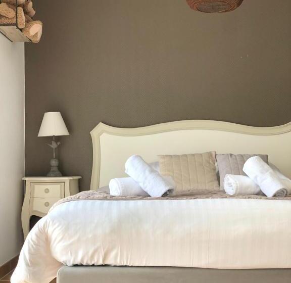 جناح جونيور, L Estacade