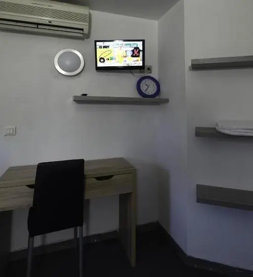 Economy Yhden Hengen Huone, Hôtel La Rocade