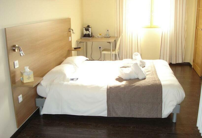 コンフォートルーム, La Tour Des Lys