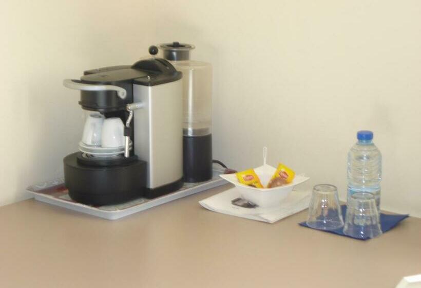 コンフォートルーム, La Tour Des Lys