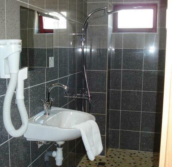 スタンダードトリプルルーム, La Tour Des Lys