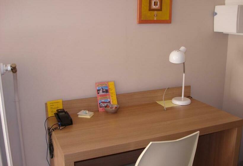 コンフォートルーム, La Tour Des Lys