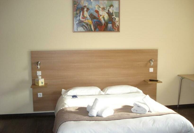 コンフォートルーム, La Tour Des Lys