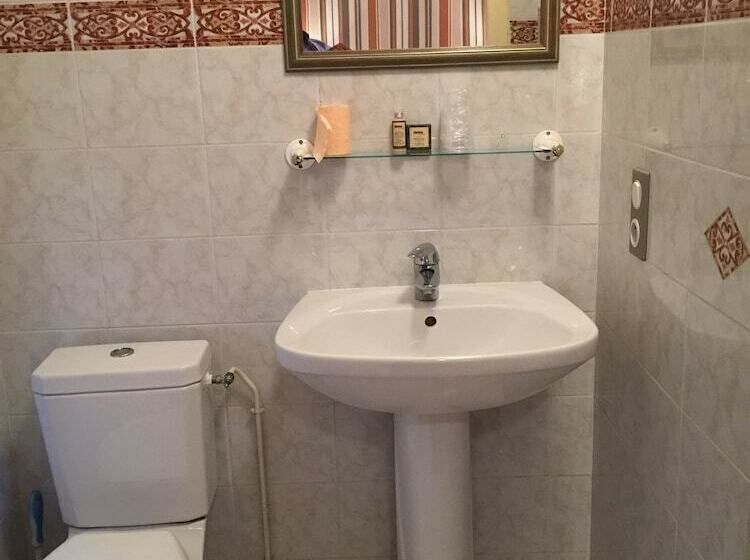 Standard Room, La Villa St Laurent   Bergerac