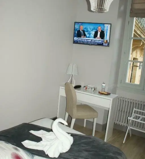 Standard Yhden Hengen Huone, Le Home