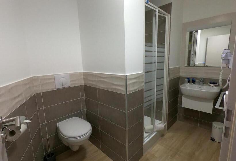 Номер Стандарт Трехместный, Le Home