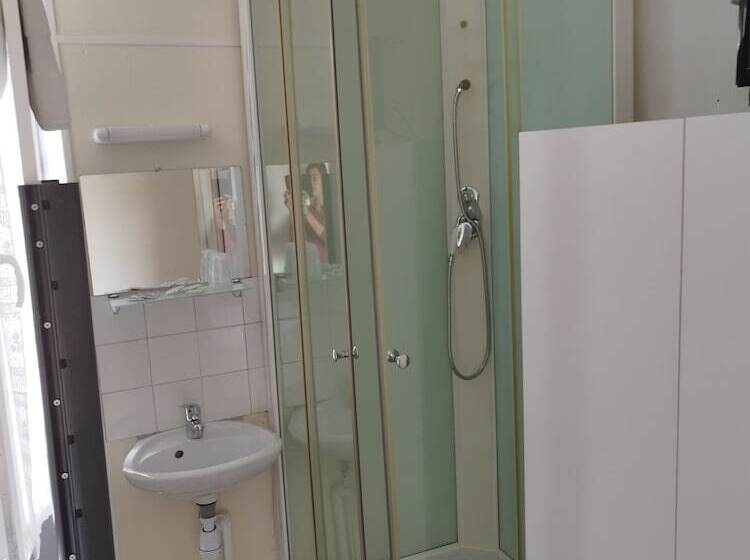 스탠다드 트리픔 룸 공동욕실, Le Lithana