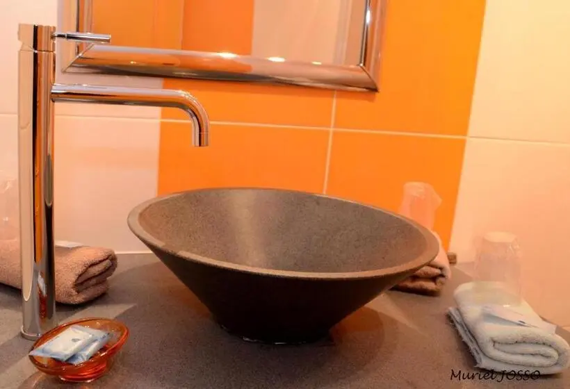 Standard Kolmen Hengen Huone, Le Pigeonnier