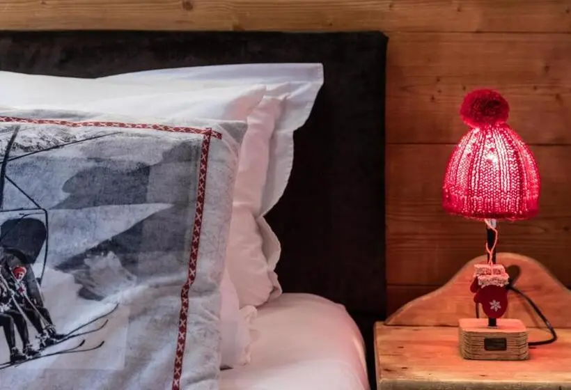 Perhehuone Yhdistettävä, Les Monts Charvin