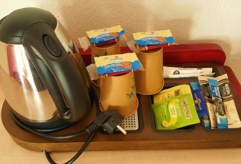 标准三人间, Modern