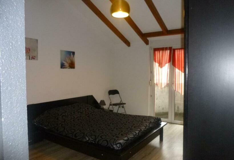 إستوديو قياسى, Studio/hôtel Porte De France