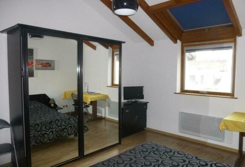 إستوديو قياسى, Studio/hôtel Porte De France