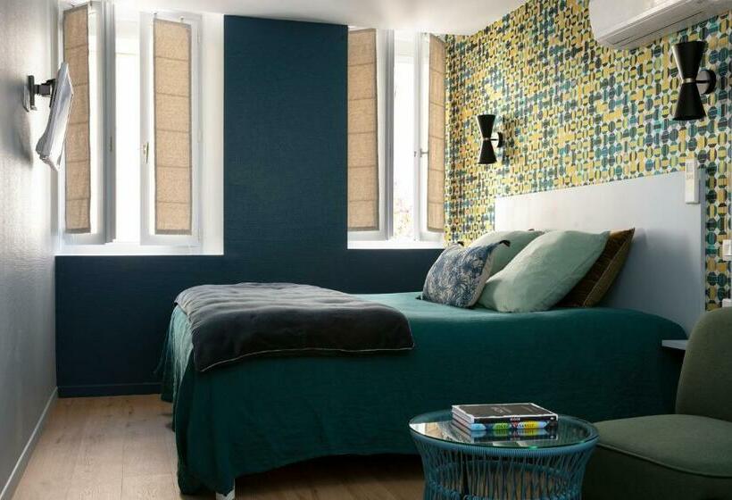 带大床的高级房间, Un Hôtel En Ville