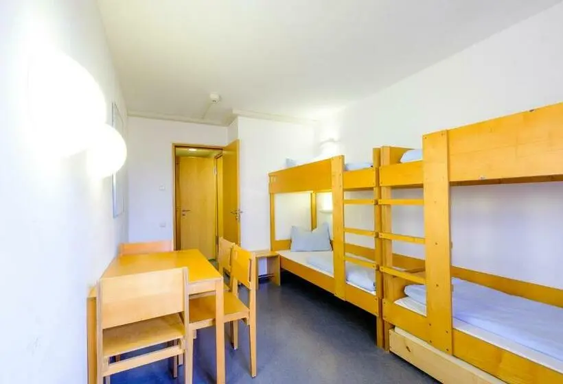 Standard Neljän Hengen Huone Jaettu Kylpyhuone, Internationales Jugendgästehaus Dachau
