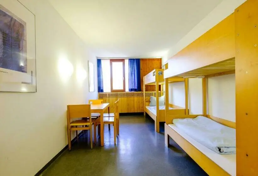 Standard Neljän Hengen Huone Jaettu Kylpyhuone, Internationales Jugendgästehaus Dachau