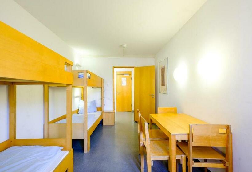 스탠다드 4인용 룸 공용 욕실, Internationales Jugendgästehaus Dachau