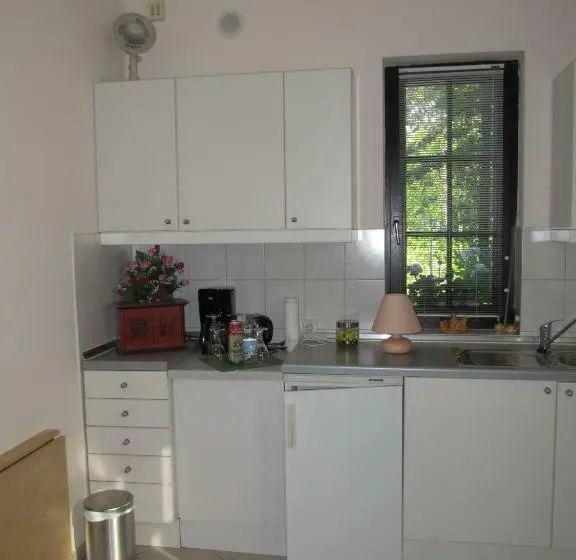 اتاق استاندارد سه نفره, Altes Zollhaus Am Klinikum