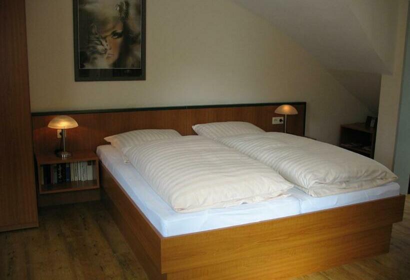 标准三人间, Altes Zollhaus Am Klinikum