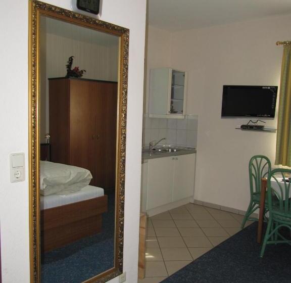 标准三人间, Altes Zollhaus Am Klinikum