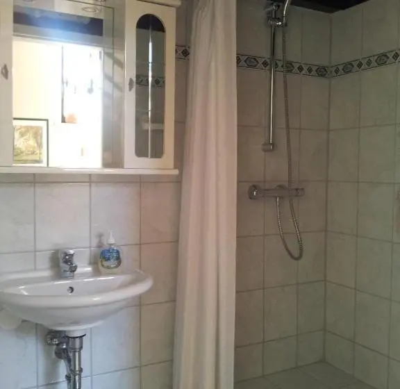 اتاق عادی, Altes Zollhaus Am Klinikum