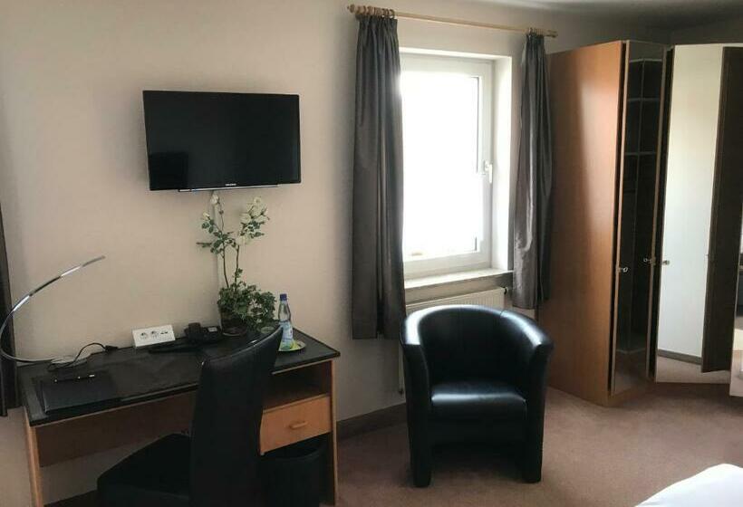 스탠다드 룸, Am Maibaum