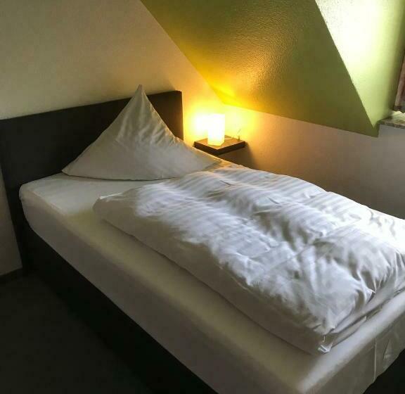 스탠다드 싱글 룸, Am Maibaum