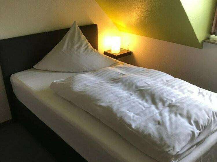 스탠다드 싱글 룸, Am Maibaum