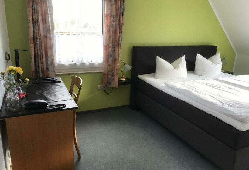 스탠다드 룸, Am Maibaum