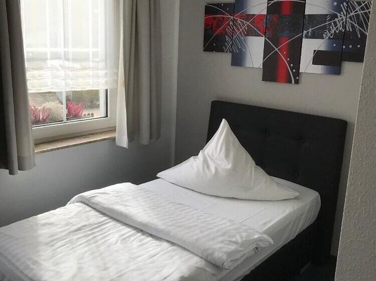 스탠다드 싱글 룸, Am Maibaum