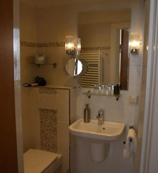 Standard Yhden Hengen Huone, Beckröge