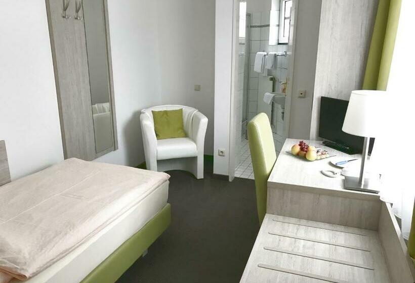 スタンダードシングルルーム, Hinz