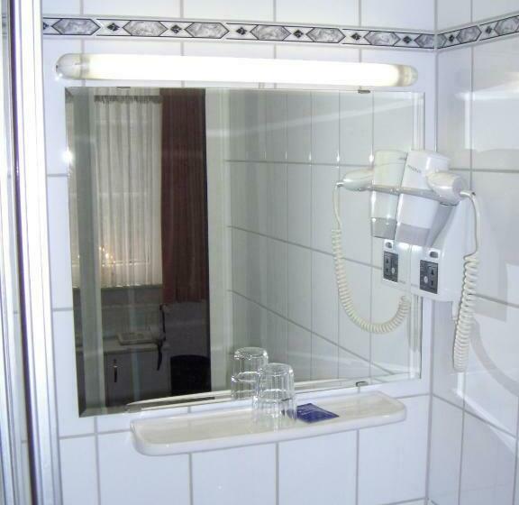 スタンダードルーム, Hinz