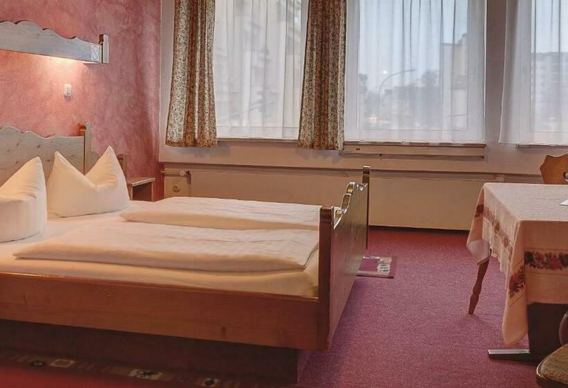 スタンダードトリプルルーム, Luitpold