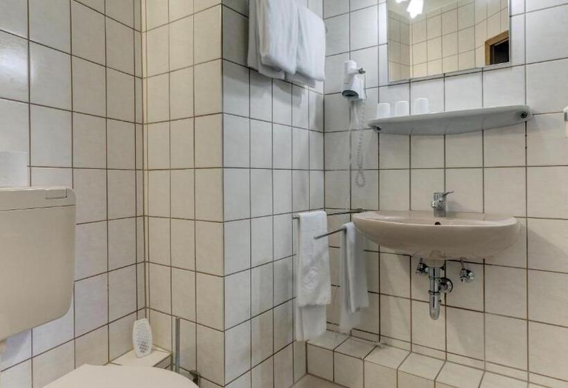 バス共有のスタンダードルーム, Luitpold