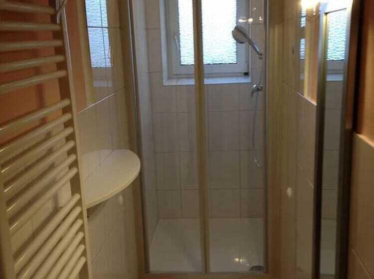 バス共有のスタンダードルーム, Luitpold