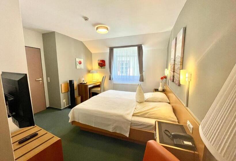 חדר בסיסי, Saarburger Hof