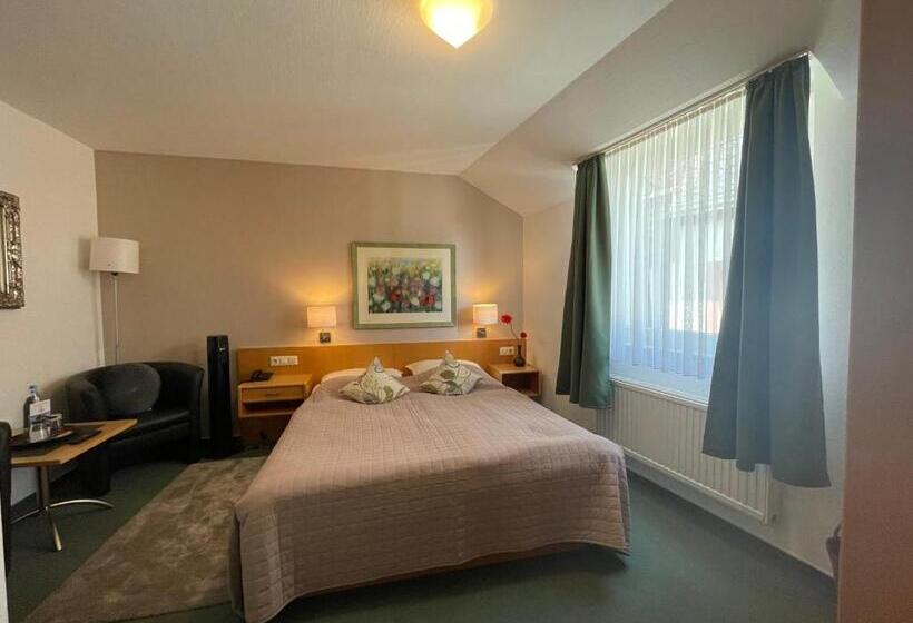 חדר בסיסי, Saarburger Hof