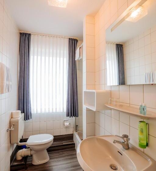 1ベッドルームアパートメント, Schiffer