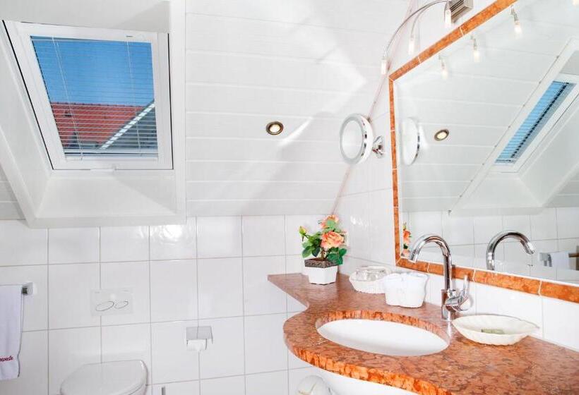 סטודיו סטנדרט עם מרפסת, Seeperle