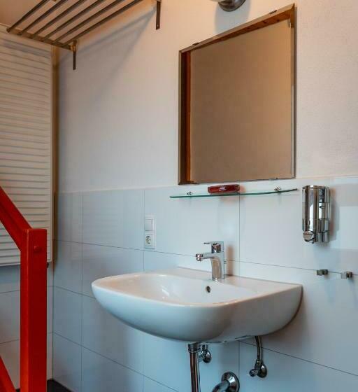 家庭间, Tiefenhagen Sauerland